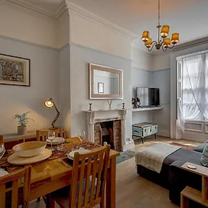 New Grade 2 Historic Flat In The Heart Of , Chester United Kingdom